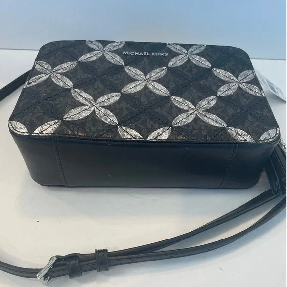 NWT! Michael Kors Crossbody MD Camera Bag Black/Silver Floral Monogram - Picture 4 of 8